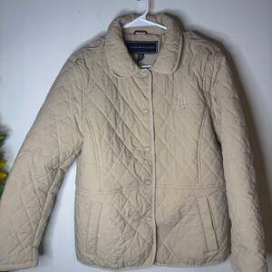 Tommy Hilfiger Women's Beige Diamond Quilted Button-Down Barn Jacket with Crest
